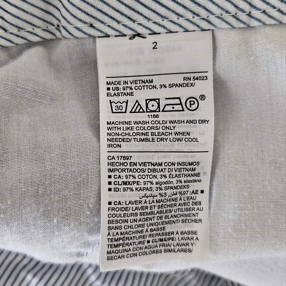 Old Navy Everyday Chino Shorts - Picture 4 of 4